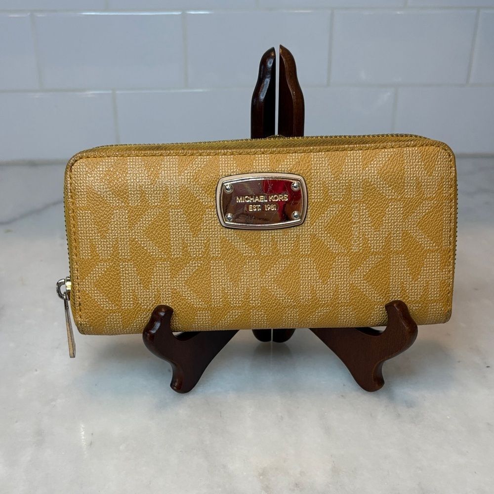 Michael Wallet Kors Yellow Signature Logo Saffiano Leather Full Zip Continental